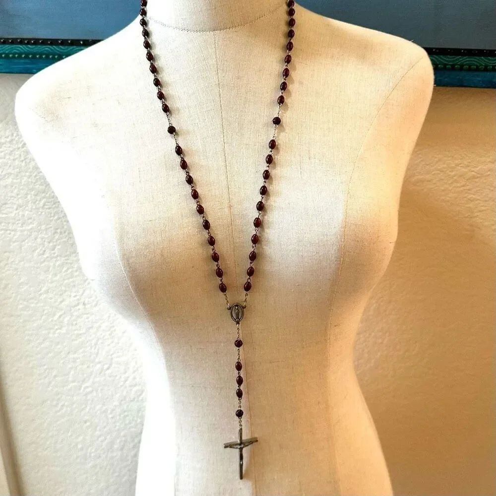 Red beaded rosary - Picture 12 of 13